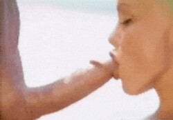 Silvia Saint chupa algunas vergas grandes (gifs)
